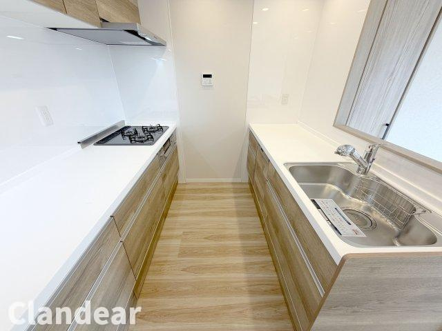 綾瀬グランドハイツのキッチン|ドキドキの新生活も、安心してスタート。ぴったりの住まいを見つけませんか？クランディアが一緒に住まい選びをサポートします‼　まずは、お気軽にお問合せください　＃クランディア