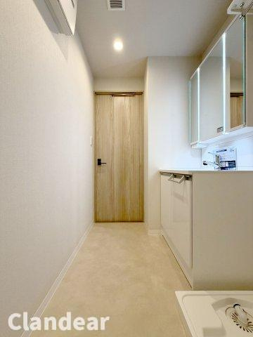 綾瀬グランドハイツの独立洗面台|ドキドキの新生活も、安心してスタート。ぴったりの住まいを見つけませんか？クランディアが一緒に住まい選びをサポートします‼　まずは、お気軽にお問合せください　＃クランディア