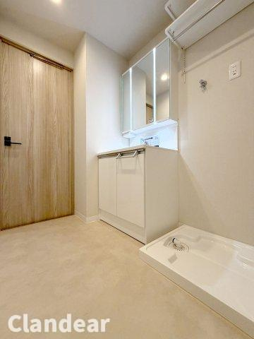 綾瀬グランドハイツの独立洗面台|ドキドキの新生活も、安心してスタート。ぴったりの住まいを見つけませんか？クランディアが一緒に住まい選びをサポートします‼　まずは、お気軽にお問合せください　＃クランディア