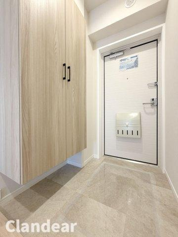 綾瀬グランドハイツの玄関|ドキドキの新生活も、安心してスタート。ぴったりの住まいを見つけませんか？クランディアが一緒に住まい選びをサポートします‼　まずは、お気軽にお問合せください　＃クランディア