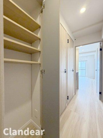 綾瀬グランドハイツの収納|ドキドキの新生活も、安心してスタート。ぴったりの住まいを見つけませんか？クランディアが一緒に住まい選びをサポートします‼　まずは、お気軽にお問合せください　＃クランディア