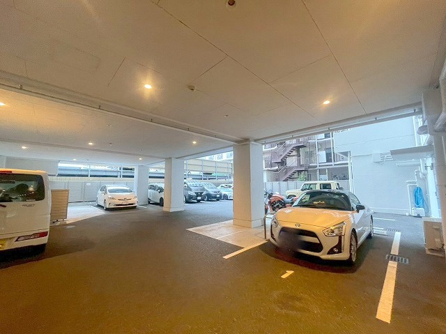 ロイヤルハイツの駐車場