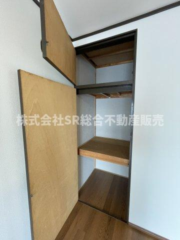 衣摺4丁目中古戸建の収納|便利な収納スペースです