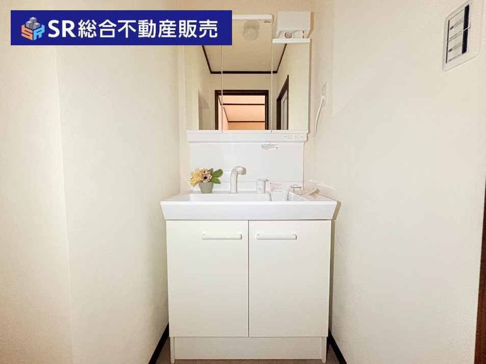 衣摺4丁目中古戸建の収納|便利な収納スペースです