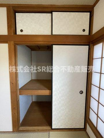 衣摺4丁目中古戸建の収納|たっぷりとした収納スペースです