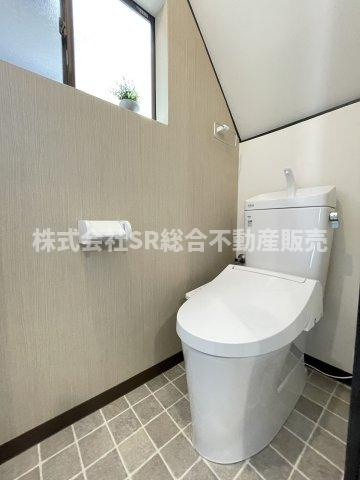 衣摺4丁目中古戸建のトイレ|温水洗浄便座もございます♪