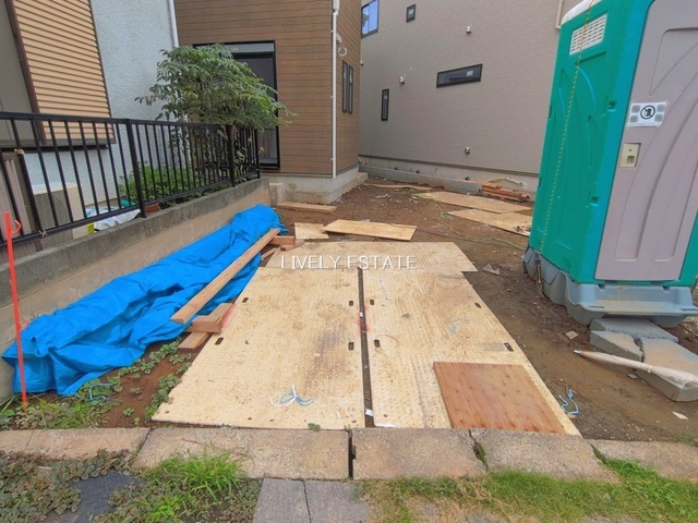 草加市苗塚町 新築分譲住宅 全2棟 A号棟の駐車場