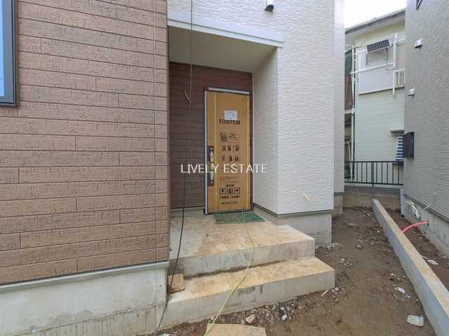 草加市苗塚町 新築分譲住宅 全2棟 A号棟の玄関