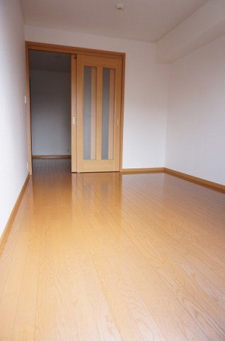 宗像市陵厳寺１丁目のアパートの居間・リビング|過ごしやすい室内です