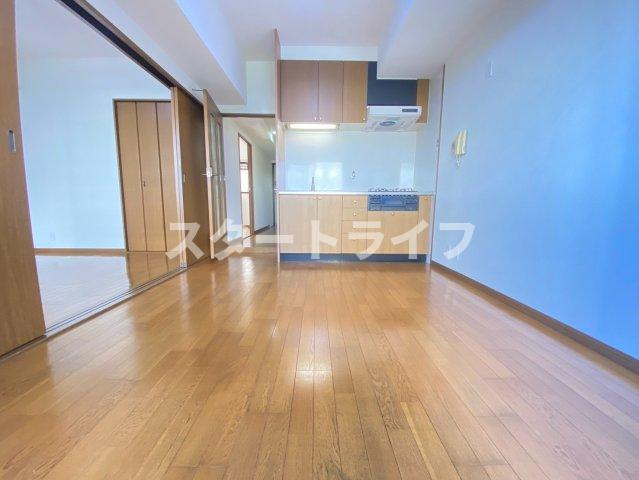 大阪市東淀川区小松２丁目の賃貸マンションの居間・リビング