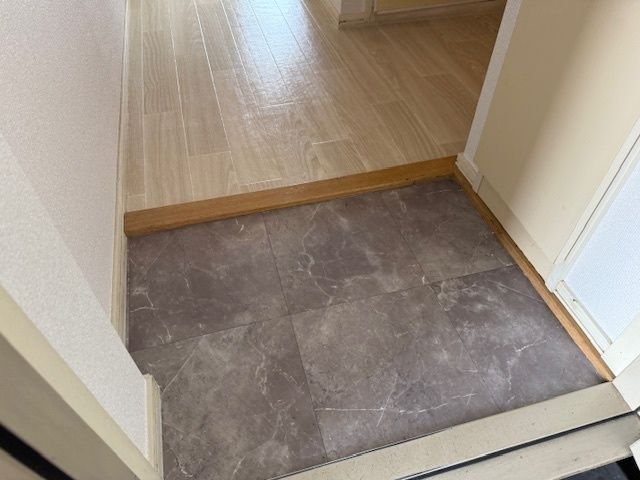 平塚市四之宮１丁目の賃貸マンションの玄関