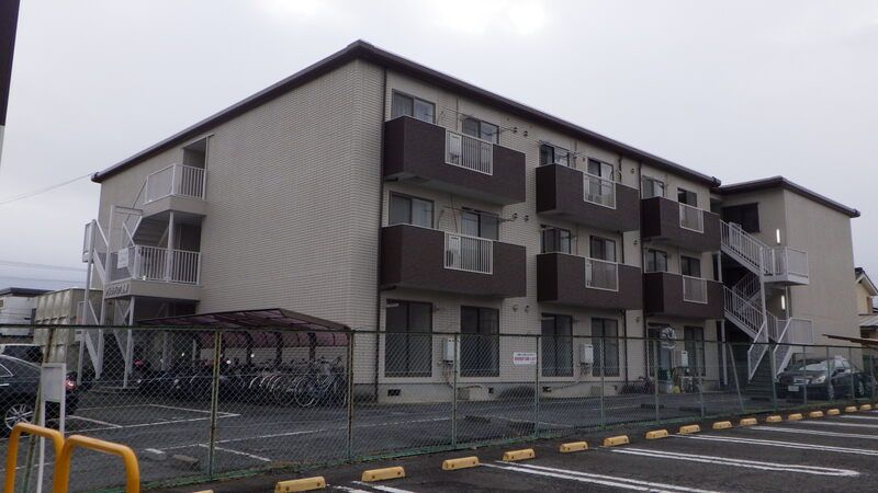 平塚市四之宮１丁目の賃貸マンションの外観