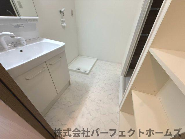 ロイヤルシャトー交野の独立洗面台|朝の身支度には欠かせない独立洗面化粧台