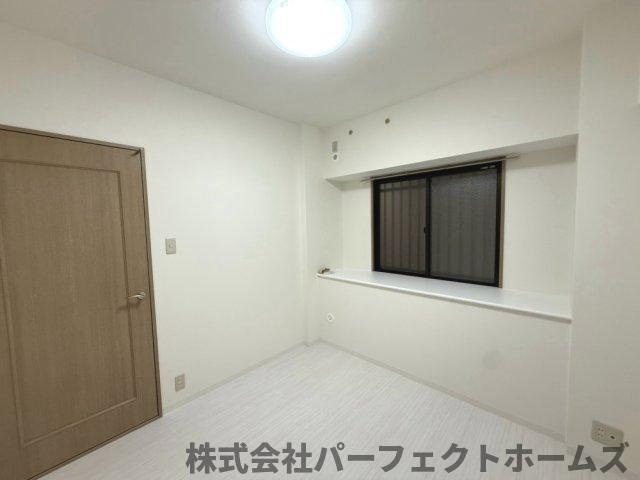 ロイヤルシャトー交野の洋室|コンパクトで使いやすい洋室です