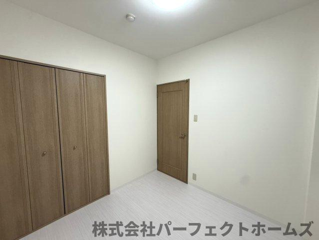 ロイヤルシャトー交野の洋室|使い勝手のいい洋室です