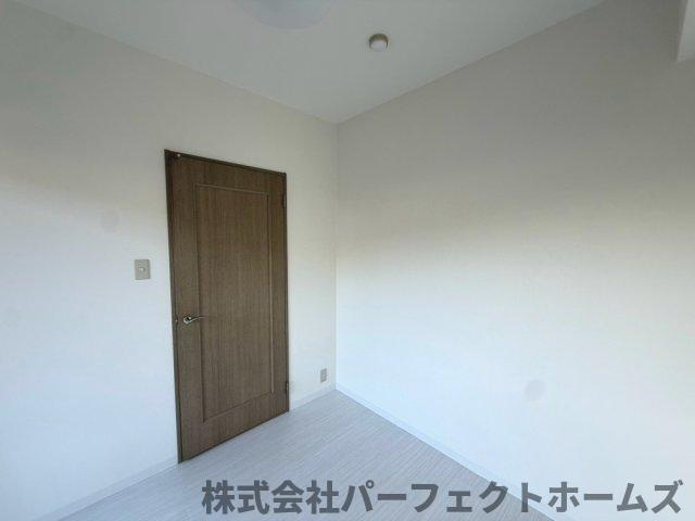 ロイヤルシャトー交野の洋室|使い勝手のいい洋室です