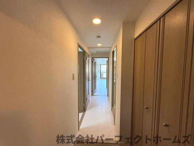 ロイヤルシャトー交野の玄関|落ち着いた玄関です