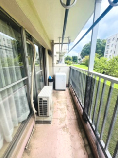 【バルコニー】 | 多摩川住宅ハ棟 | 南向きで日当たりの良いバルコニーです♪
バルコニー収納もあり使い勝手が良いです。