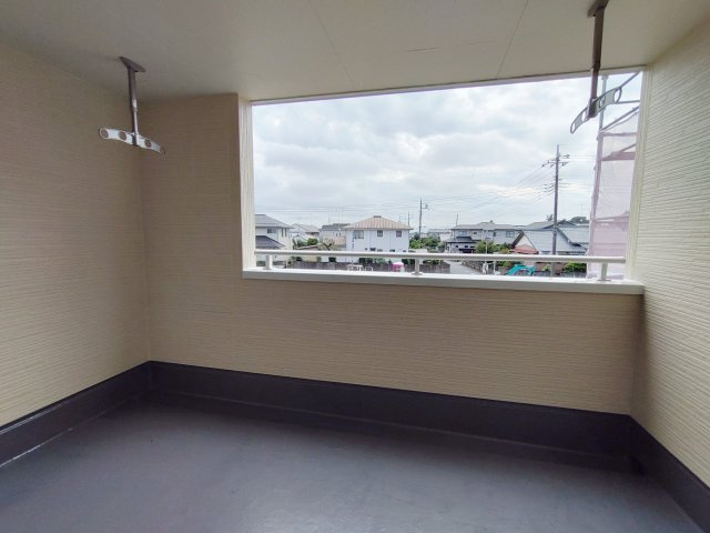 新築戸建・新築建売　大泉町仙石1丁目　南小学校・南中学校のバルコニー|急な天候不良にも安心のインナーバルコニー！