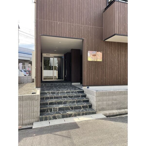 スリージェ参番館の玄関