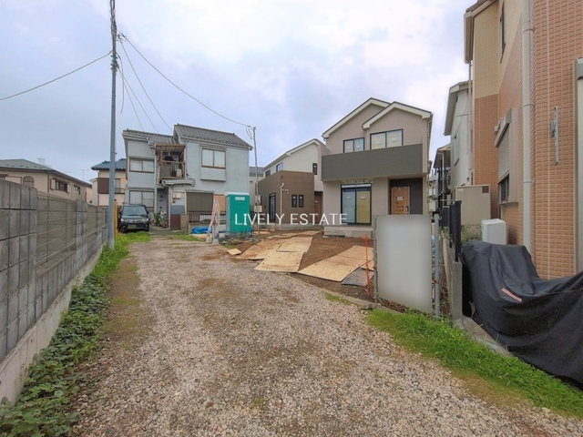 草加市苗塚町 新築分譲住宅 全2棟 B号棟の前面道路含む現地写真