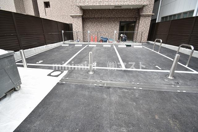 リーガル南久宝寺Ⅱの駐車場