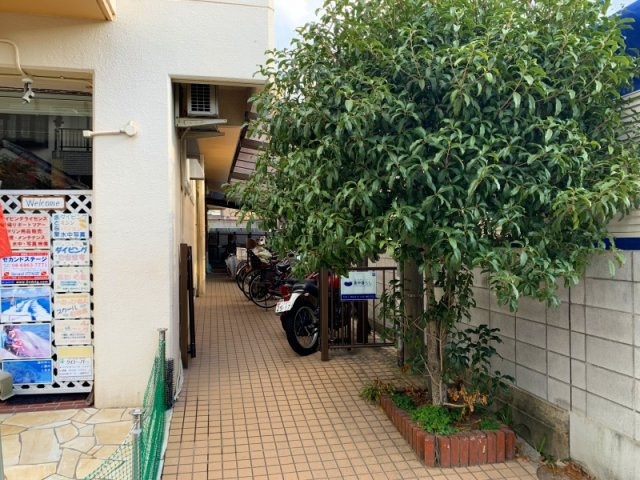 服部サンコーポのエントランス