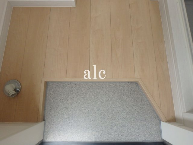 中野区鷺宮３丁目のアパートの玄関