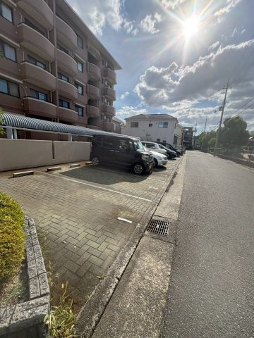 アムール真砂の駐車場