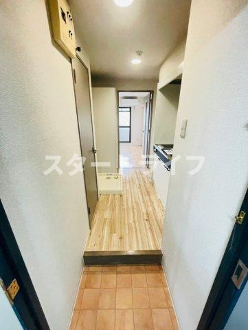 大阪市東淀川区西淡路３丁目の賃貸マンションの玄関