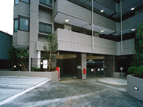 ライオンズプラザ川口幸町の駐車場|2026年8月現在、駐車場空有(車高155㎝迄)　屋内機械式(月額14,000円)４台・屋外機械式(月額13,000円)２台空　