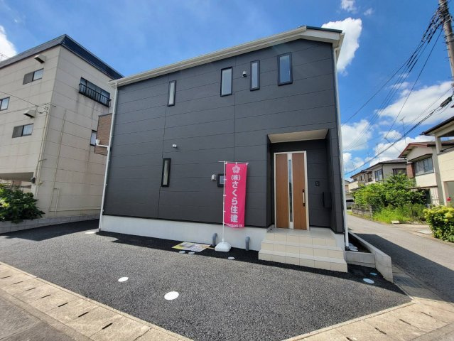 【Cradle garden】宇都宮市下荒針町 第3 全1棟の外観|〇今からご覧いただけます〇
ぜひ現地にて視界が広がる角地の開放感をご体感ください。
駐車2台×安心の耐震性能を備えた新築住宅です。
※2026年8月撮影