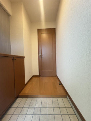 オールージュM１の玄関