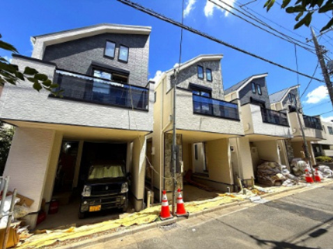 【外観】 | 【仲介手数料３７０万円が無料！】■祖師ヶ谷大蔵駅１１分■１３８平米■ＬＤＫ２４帖超■４ＬＤＫ | 施工例
【諸費用３７０万円ＯＦＦ！】
決算特別キャンペーン！
家計応援サービスの限界に挑戦中！
■祖師ヶ谷大蔵駅１１分
■１３８平米
■ＬＤＫ２４帖超
■高級デザインハウス
■ＺＥＨ水準