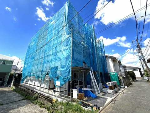 【外観】 | 【仲介手数料３７０万円が無料！】■祖師ヶ谷大蔵駅１１分■１３８平米■ＬＤＫ２４帖超■４ＬＤＫ | 決算特別キャンペーン！
家計応援サービスの限界に挑戦中！
「物件概要」の「諸費用」欄をご覧下さい！
■祖師ヶ谷大蔵駅１１分
■１３８平米
■ＬＤＫ２４帖超
■高級デザインハウス
■ＺＥＨ水準
