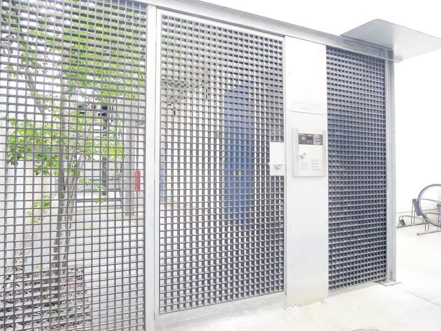 ホワイトフィールド西小山のエントランス