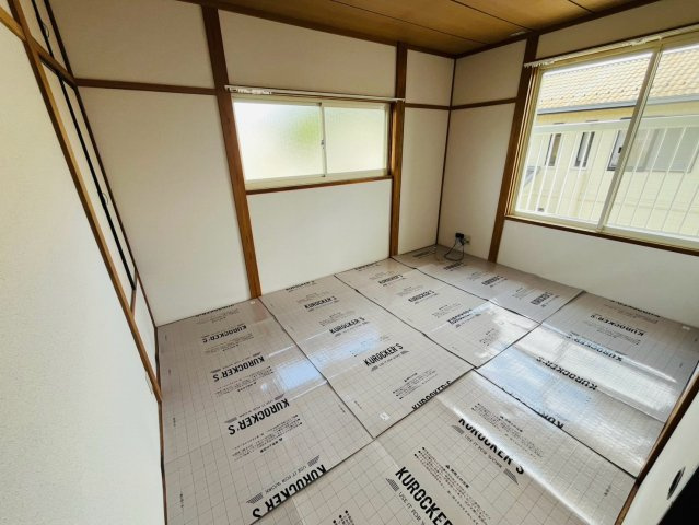 下妻市半谷 リフォーム物件　の和室|〇2階和室　6帖〇
バルコニーに面した和室は陽当たり良好です（＾＾）
2026年8月撮影