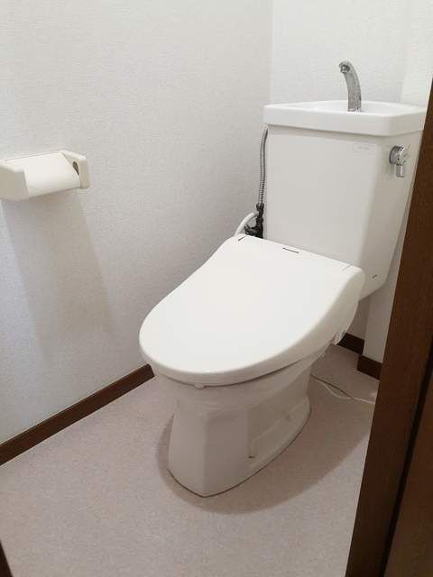 愛甲郡愛川町中津のアパートのトイレ