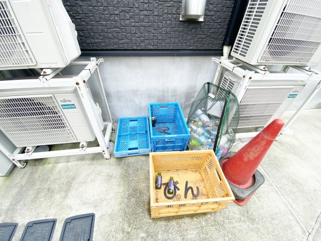 ハーモニーテラス上中里のその他共用部分|ペットボトル・ビン・カン置き場です☆