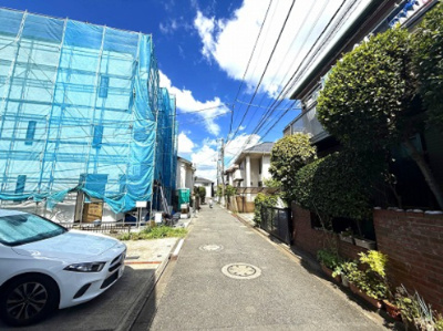 【前面道路含む現地写真】 | 【仲介手数料３７０万円が無料！】■祖師ヶ谷大蔵駅１１分■１３８平米■ＬＤＫ２４帖超■４ＬＤＫ | 【諸費用３７０万円ＯＦＦ！】
決算特別キャンペーン！
家計応援サービスの限界に挑戦中！
■祖師ヶ谷大蔵駅１１分
■１３８平米
■ＬＤＫ２４帖超
■高級デザインハウス
■ＺＥＨ水準