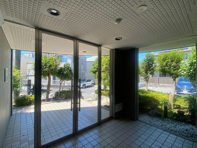 千葉市稲毛区小中台町の賃貸マンションのエントランス