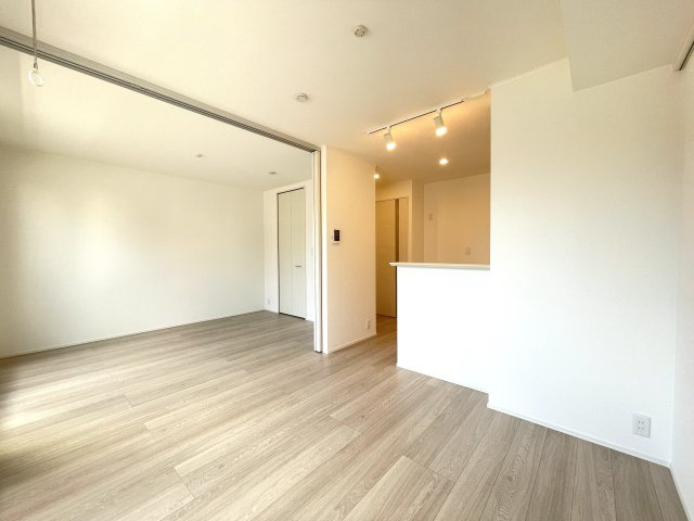 イーストハイムの居間・リビング|※同タイプ・別室の写真になります。