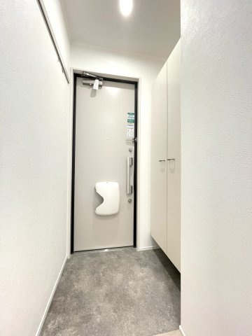 イーストハイムの玄関|※同タイプ・別室の写真になります。