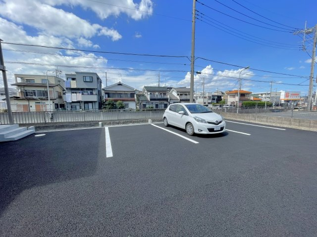 イーストハイムの駐車場