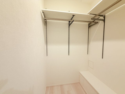 【収納】 | プレミスト昭島モリパークグラン | 北東側約6帖洋室にはウォークインクローゼットがございます。
