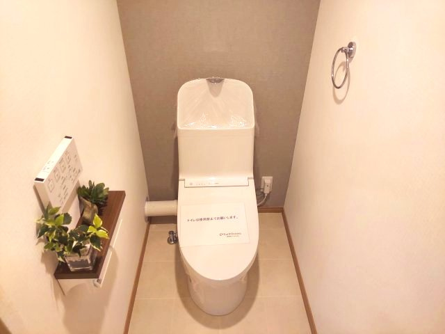 逆瀬川グリーンハイツA棟のトイレ|温水洗浄便座付き