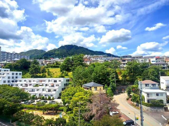逆瀬川グリーンハイツA棟の展望|洋室約10.1帖バルコニーからの眺望