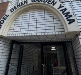 横浜市神奈川区松ケ丘の賃貸マンションのエントランス