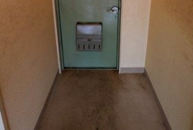 横浜市神奈川区松ケ丘の賃貸マンションの玄関