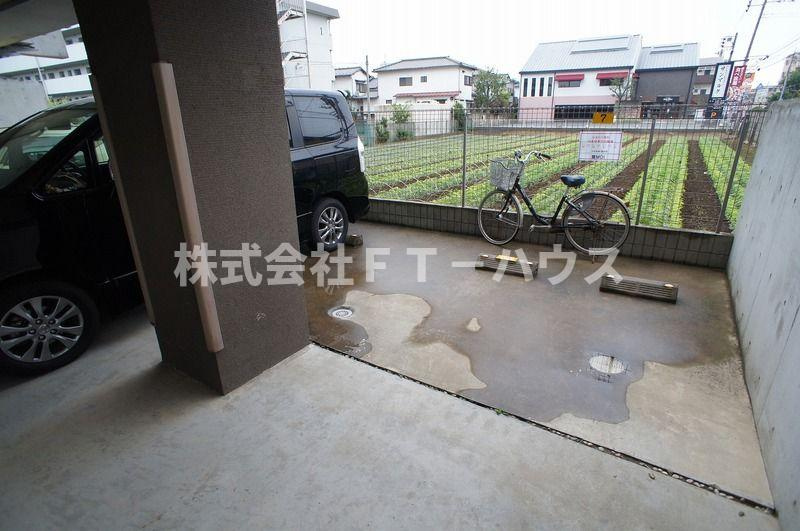VIVACEの駐車場